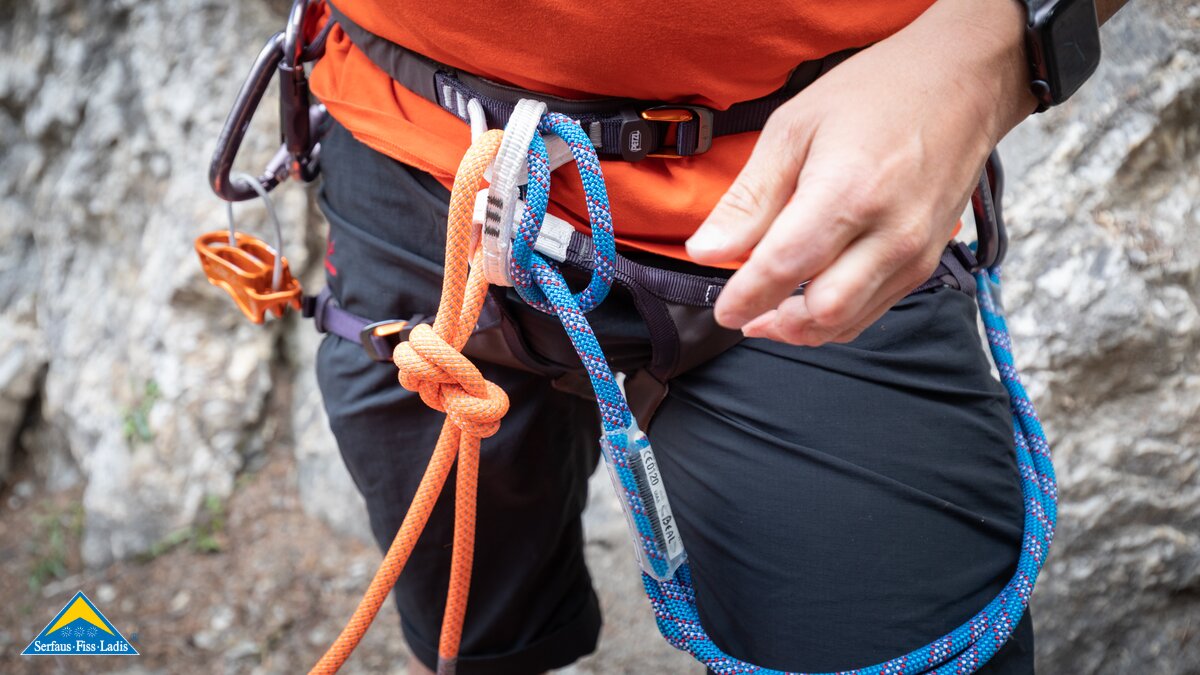 Richtiges Sichern Klettern am Felsen im Freien Tipps Blog Serfaus-Fiss-Ladis Tirol | © Serfaus-Fiss-Ladis Marketing GmbH | Andreas Kirschner