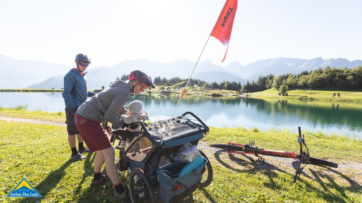 Wolfsee am Ortsrand von Fiss Radausflug mit Kleinkindern Familienregion Serfaus-Fiss-Ladis in Tirol | © Serfaus-Fiss-Ladis Marketing GmbH | Andreas Kirschner