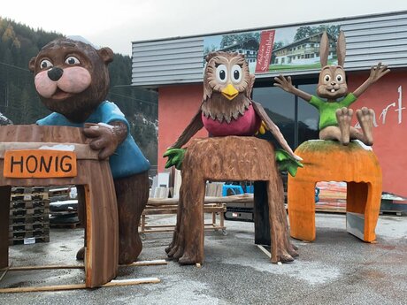 Tunnel zum Durchfahren in der Kinderschneealm Entstehung der Murmli Friends in der Werkstatt Arti Ursula Weixlbaumer-Norz Familienregion Serfaus-Fiss-Ladis in Tirol | © Ursula Weixlbaumer-Norz