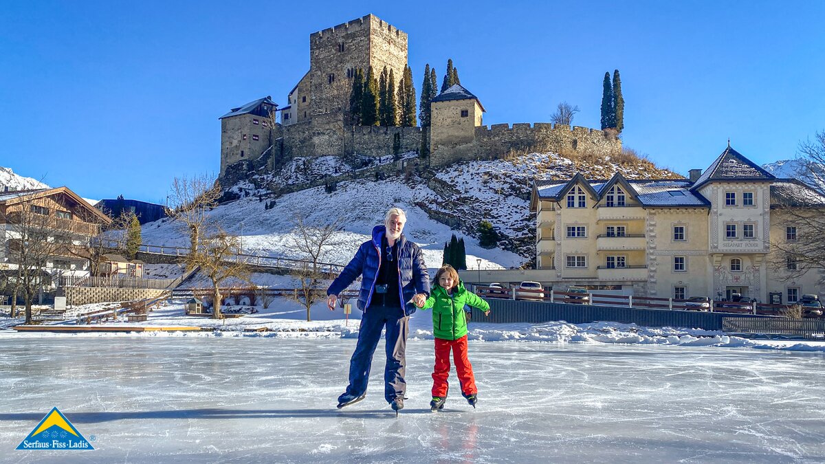 Eislaufen mit Kindern in der Familienregion Serfaus-Fiss-Ladis in Tirol | © Patotra