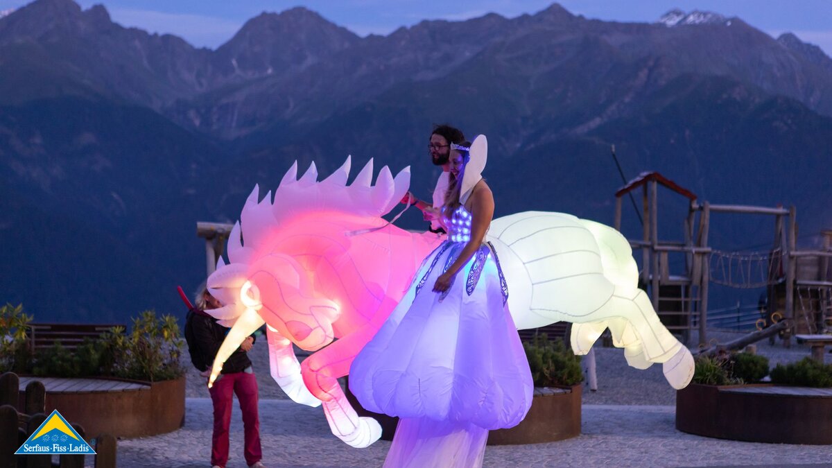 Leuchtende Fabelwesen Familienfest am Berg Möseralm Serfaus-Fiss-Ladis in Tirol | © Fisser Bergbahnen GmbH | Andreas Kirschner