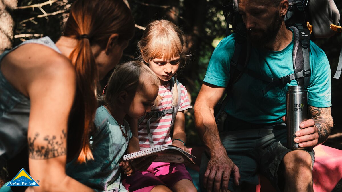 Rätselblock zum Piratenweg Forscherpfad und Hexenweg Abenteuerberge in Serfaus-Fiss-Ladis in Tirol | © Fisser Bergbahnen GmbH | Christian Waldegger