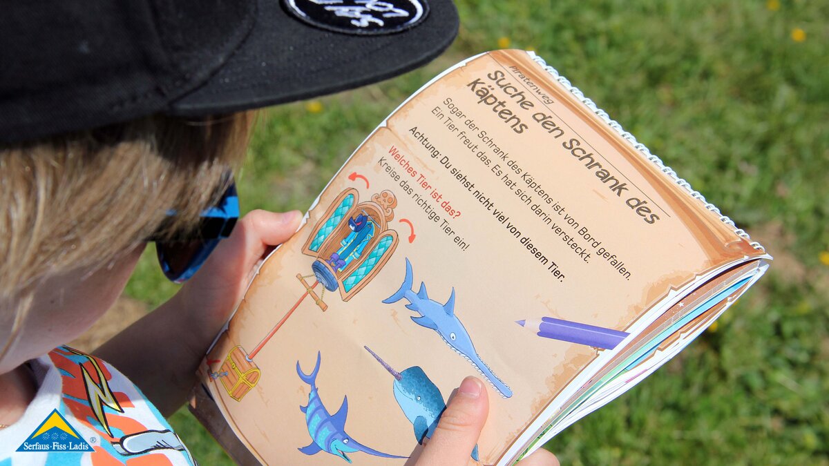 Abenteuerblock mit Rätseln und Stickern Piratenweg Hexenweg Forscherpfad von Thomas Brezina Serfaus-Fiss-Ladis | © Serfaus-Fiss-Ladis Marketing GmbH