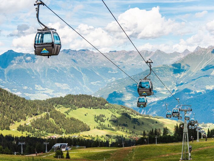 Die Komperdellbahn ist eine von zahlreichen Seilbahnen in der Familien Urlaubs Region Serfaus-Fiss-Ladis in Tirol Österreich | © Anke Schöps | moosearoundtheworld.de