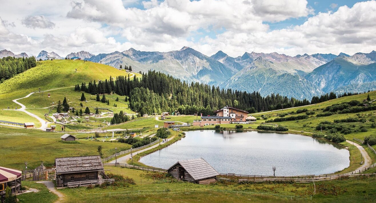 Mittelstation Komperdellbahn Serfaus-Fiss-Ladis Themenwege 6-Senses-Weg Familienurlaub Tirol Österreich Sommer Wandern | © Anke Schöps | moosearoundtheworld.de