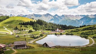 Mittelstation Komperdellbahn Serfaus-Fiss-Ladis Themenwege 6-Senses-Weg Familienurlaub Tirol Österreich Sommer Wandern | © Anke Schöps | moosearoundtheworld.de