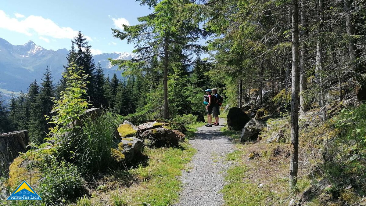 Wanderung zum Wodebad mit Spielplatz hoch oberhalb von Ladis in der Ferienregion Serfaus-Fiss-Ladis in Tirol | © Serfaus-Fiss-Ladis Marketing GmbH