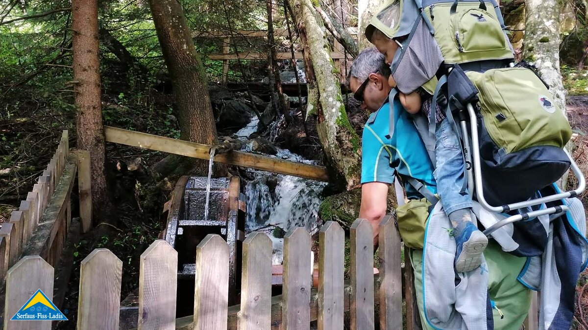 Auf dem Themenweg in Ladis Wasserwanderweg in der Familienregion Serfaus-Fiss-Ladis in Tirol | © Serfaus-Fiss-Ladis Marketing GmbH