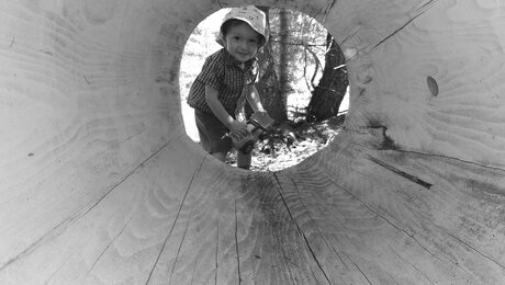Das Wodebad befindet sich oberhalb von Ladis in der Ferienregion Serfaus-Fiss-Ladis und ist ein Abenteuerspielplatz inklusive Grillplatz, WC-Anlagen und Aussicht | © Serfaus-Fiss-Ladis Marketing GmbH