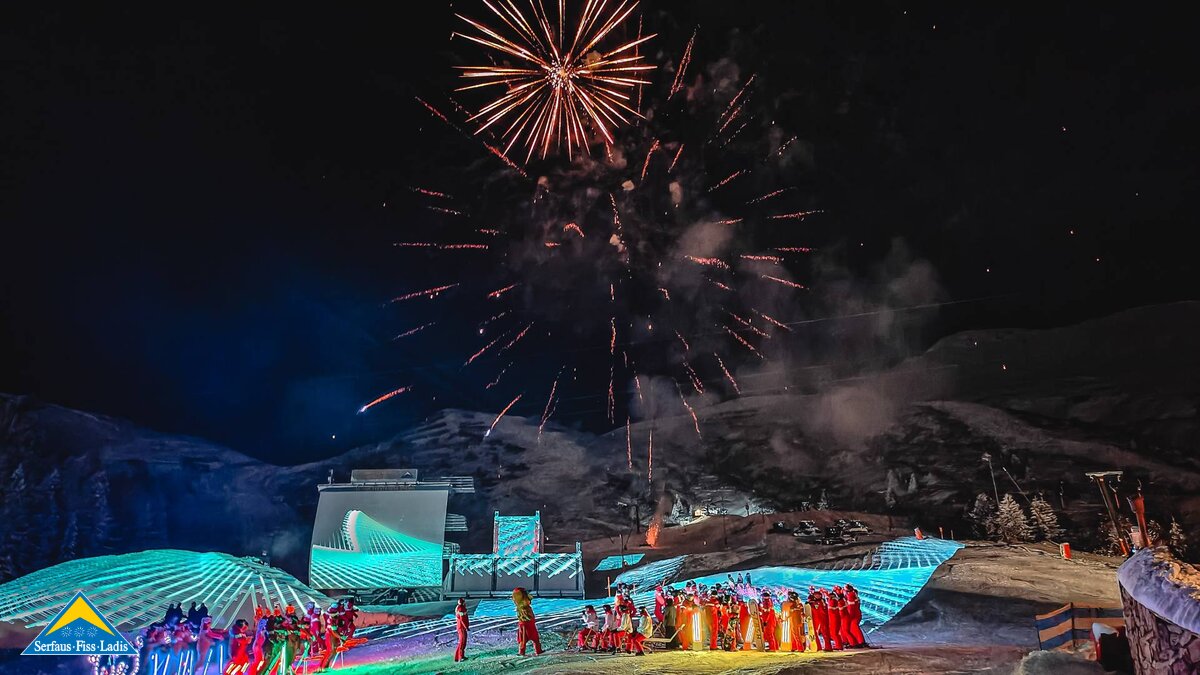 Jeden Dienstag Abend findet die Abendshow Nightflow "Rock the Snow" statt. | © littlecity.ch