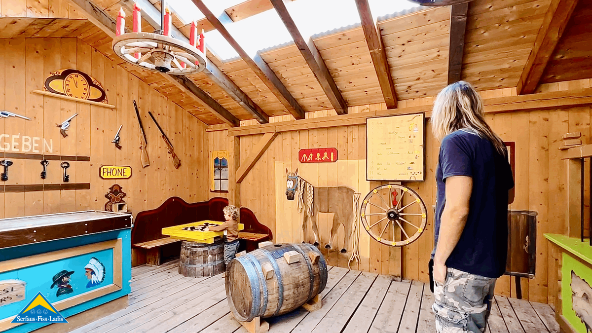 In Bertas Indianerland in Fiss in der Nähe vom Wolfsee gibt es für kleine Entdecker sogar einen Saloon.  | © unaufschiebbar.de