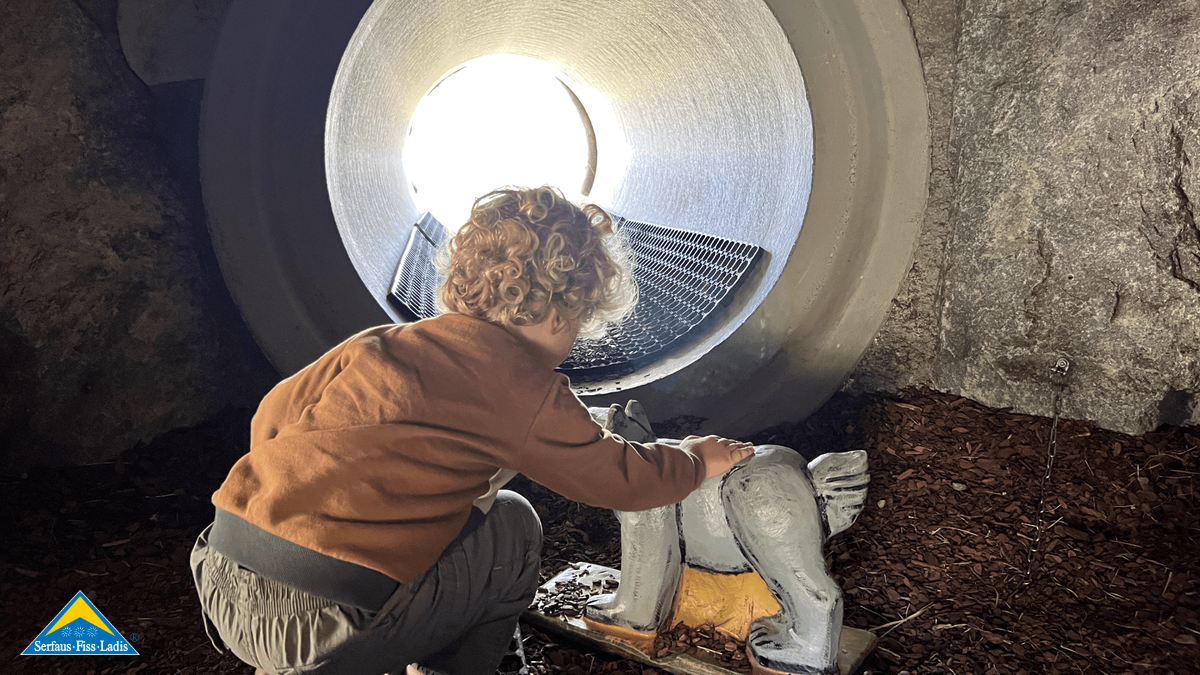 Am Wolfsee in Fiss gibt es eine geheimnisvolle Höhle zu entdecken.  | © unaufschiebbar.de