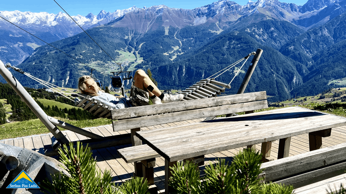 Auf der Möseralm in Fiss gibt es gemütliche Hängematten zum Entspannen. | © unaufschiebbar.de