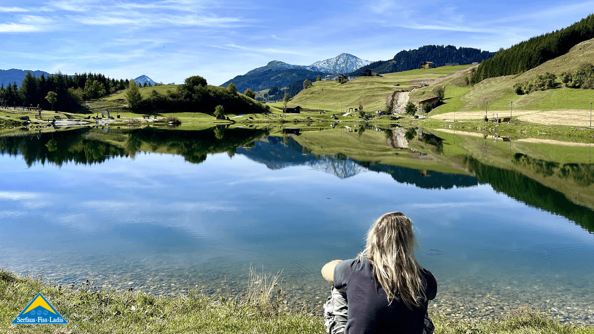Beim Wolfsee in Fiss lässt sich eine wunderschöne Aussicht genießen. | © unaufschiebbar.de