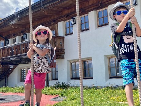 Glückliche Familienzeit beim Wandern in Serfaus-Fiss-Ladis Tirol Österreich | © Serfaus-Fiss-Ladis Marketing GmbH