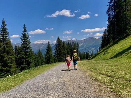 Breite und kinderwagentaugliche Wanderwege gibt es im Familien Wander Gebiet in Serfaus-Fiss-Ladis | © Serfaus-Fiss-Ladis Marketing GmbH
