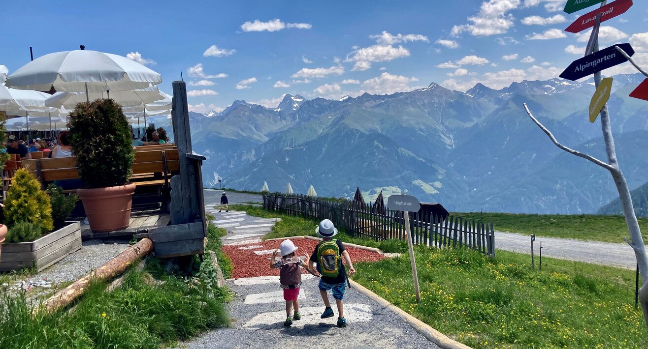 Kinder beim Wandern am Lassida in Serfaus-Fiss-Ladis Tirol Österreich | © Serfaus-Fiss-Ladis Marketing GmbH
