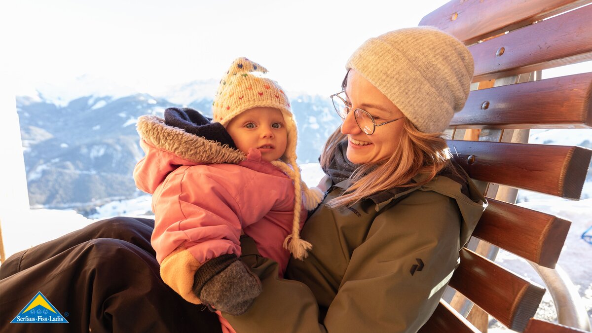 Wellenliegen Pavillon Wohlfühlstation Falterjöchl Aussichtsreiche Wanderung mit Kleinkind im Winter in Serfaus-Fiss-Ladis in Tirol | © Serfaus-Fiss-Ladis Marketing GmbH | Andreas Kirschner