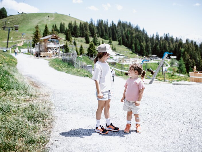 Fröhliche Kinder nach einem spannenden Tag in Serfaus-Fiss-Ladis | ©  Serfaus-Fiss-Ladis Marketing GmbH | Rene Raggl