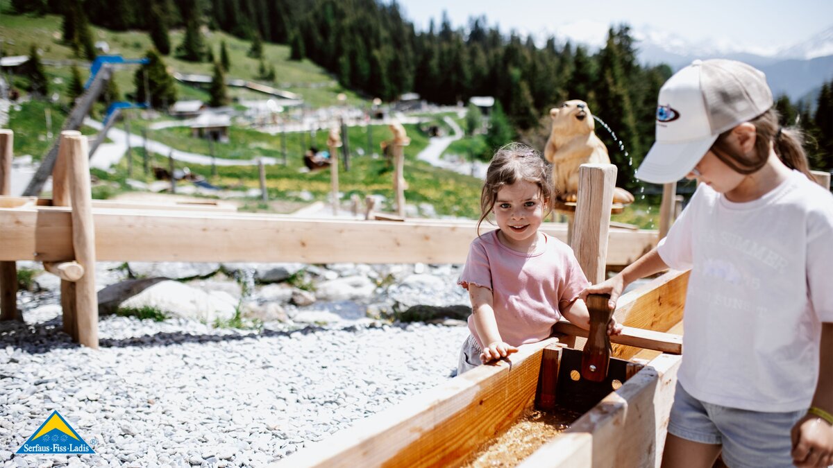 Wasser ansteuen und Schleusen öffnen | ©  Serfaus-Fiss-Ladis Marketing GmbH | Rene Raggl