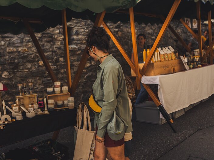 Zahlreiche Stände mit Essen und Souvenirs | © Serfaus-Fiss-Ladis Marketing GmbH | Marius Schatz, Roadtyping