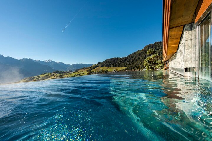 Pool Sommer Ausblick Berge