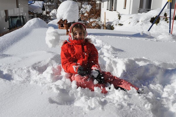 Melina_im_Garten_von_Wohnung_Nr5 | © Foto Mayer