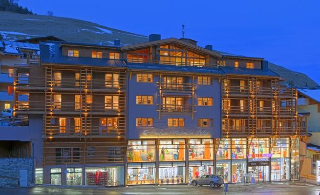 Mountain Lodge bei Nacht